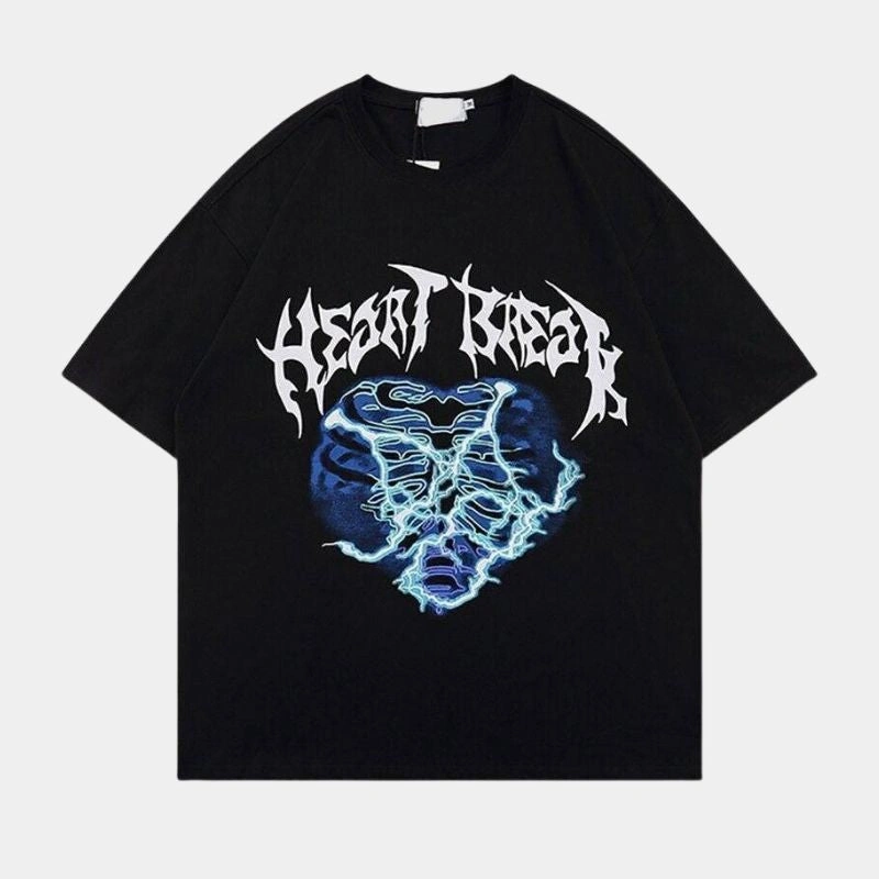 Herzschmerz-Shirt: Dein Stil, dein Bruch. Eine Hommage an die Liebe und das Leid.